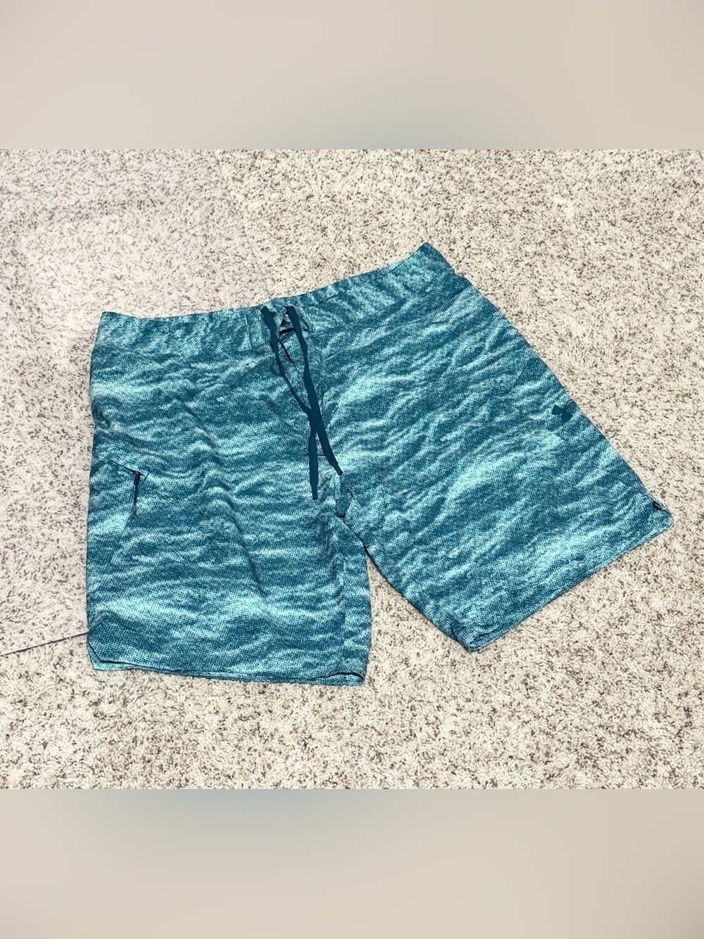 Men’s blue green teal Under Armour men's board shorts size 38